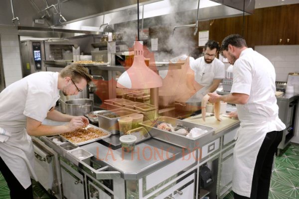 Luong-dau-mo-cua-nha-hang-trong-nhung-ngay-le-se-tang-cao-600x400